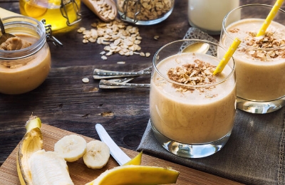 Milk shake de banana com pasta de amendoim